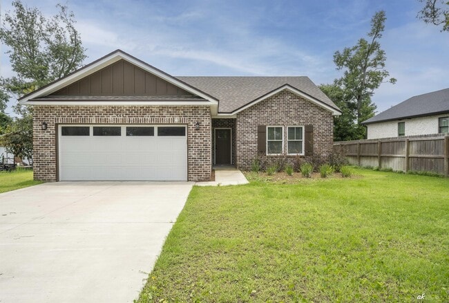 Primary Photo - 4447 Huckleberry Ln