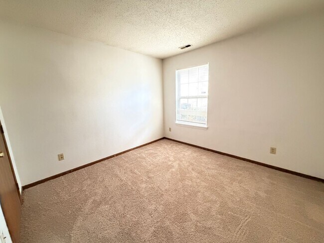 Building Photo - 4020 Crabtree Ct