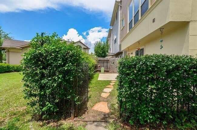 Building Photo - 3316 Clearview Cir