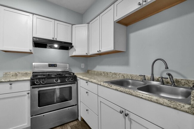 Building Photo - 2 Bedroom Apartment