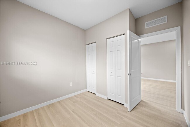 Building Photo - 630 NE 166th St