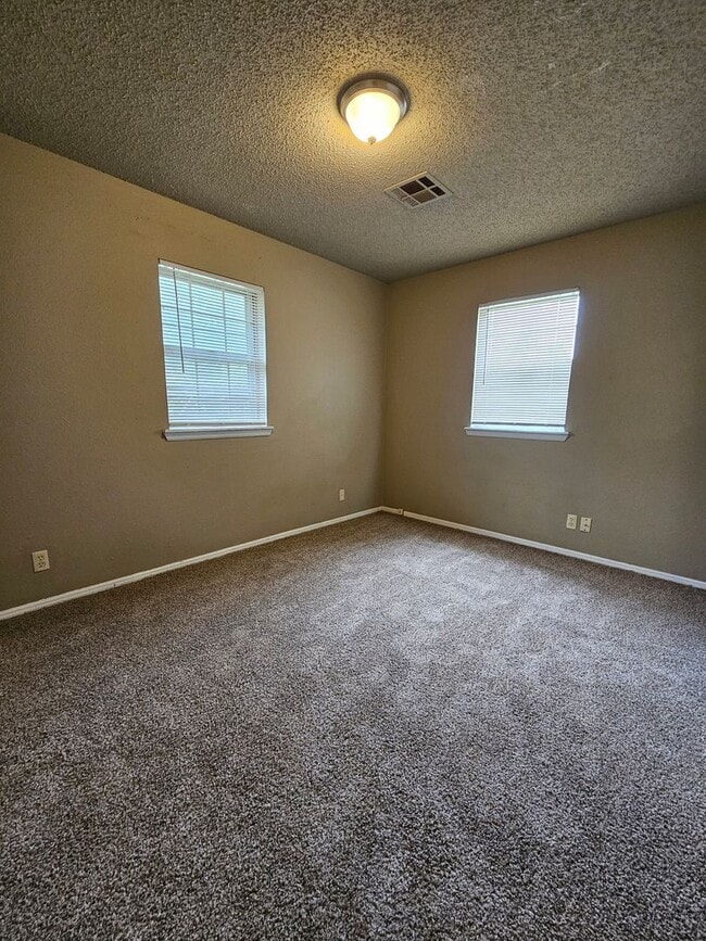 Building Photo - (3) Bed/(2) Bath Near Schools and Shopping! Avail NOW!
