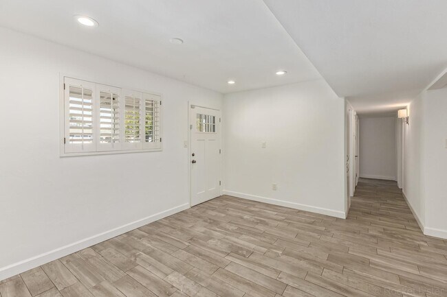 Building Photo - 6631 N 12th Pl