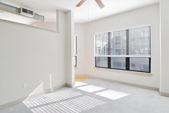 Building Photo - 1901 Post Oak Blvd