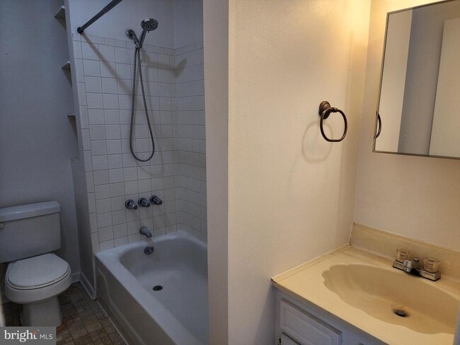 Building Photo - 615 Wallerson Rd