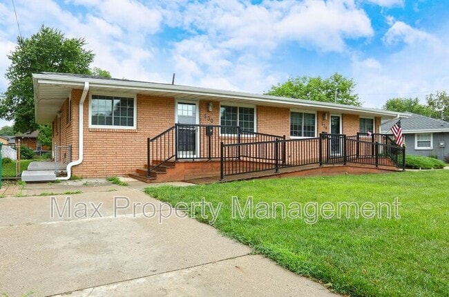 Building Photo - 530 SW Maple St