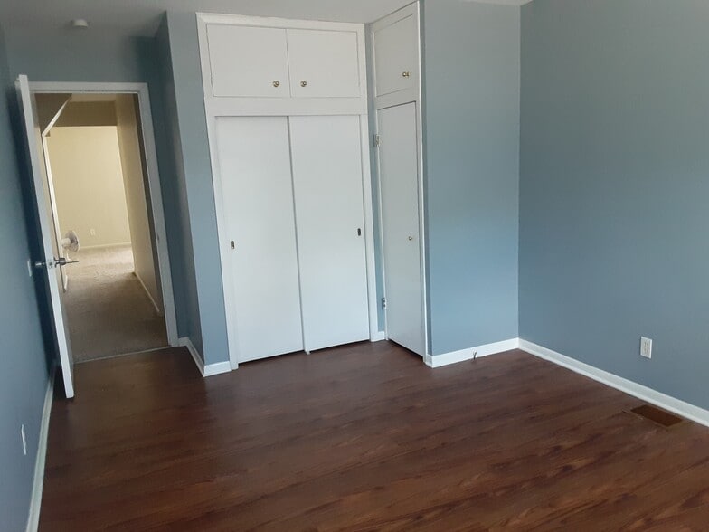 Building Photo - 3329 Sashabaw Rd