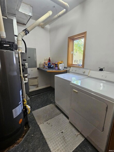 Building Photo - 405 E 15th St