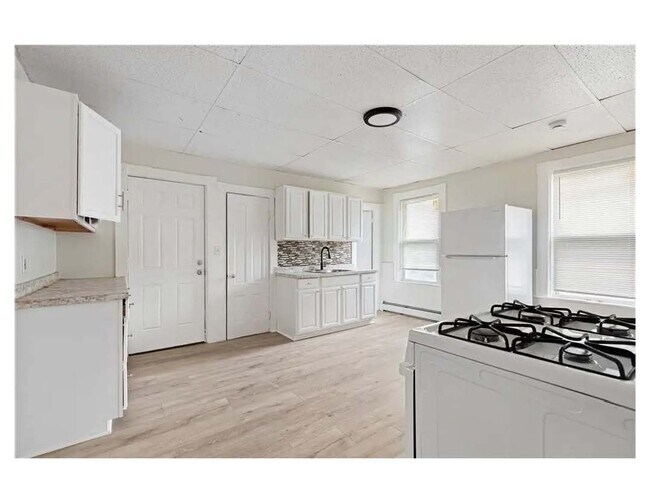 Building Photo - 411 Rathbun St