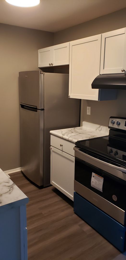 Building Photo - Newly updated 1 bedroom 1 bath duplex