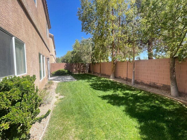 Building Photo - 857 Park Walk Ave