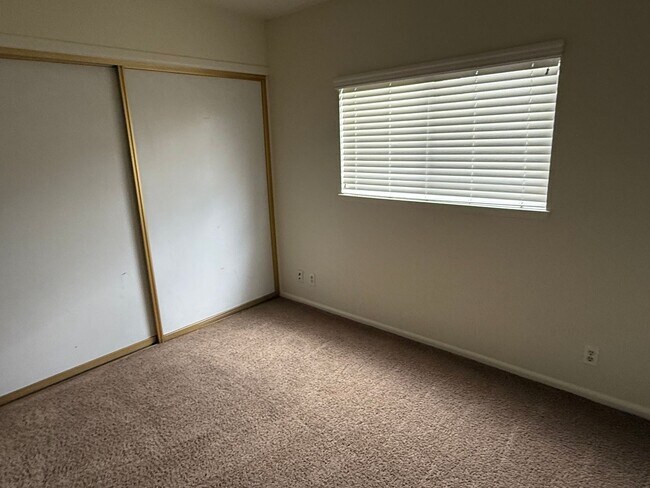 Building Photo - Victorville- Spring Valley Lake, 3 Bedrooms 2 bathrooms, New Paint