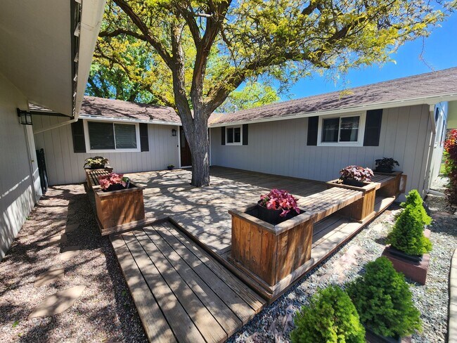 Building Photo - Great home S. Boise