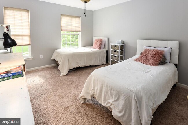 Building Photo - 158 Maloney Terrace