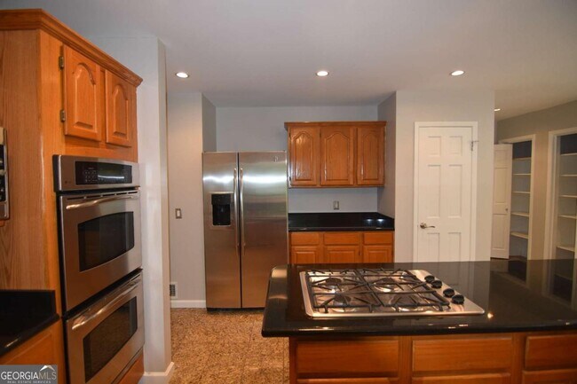 Building Photo - 3765 Cochran Lake Rd