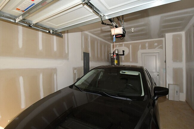 Building Photo - 2046 McDonald Dr