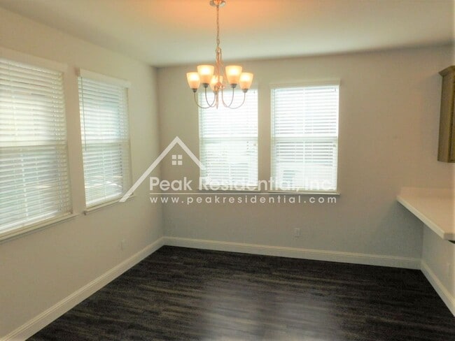 Building Photo - Beautiful Newer Roseville 3bd/2.5ba Home i...