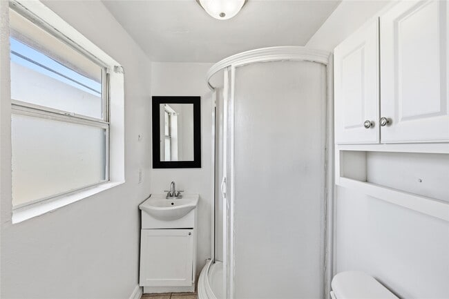 Building Photo - 2218 Arbor St