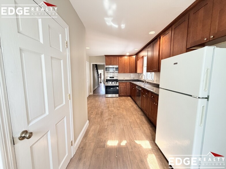 Building Photo - 24 Armington St