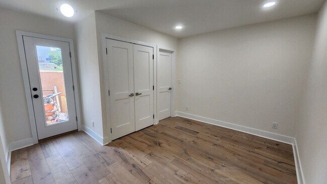 Building Photo - Beautiful Unit in  unit in a good location in south Philly