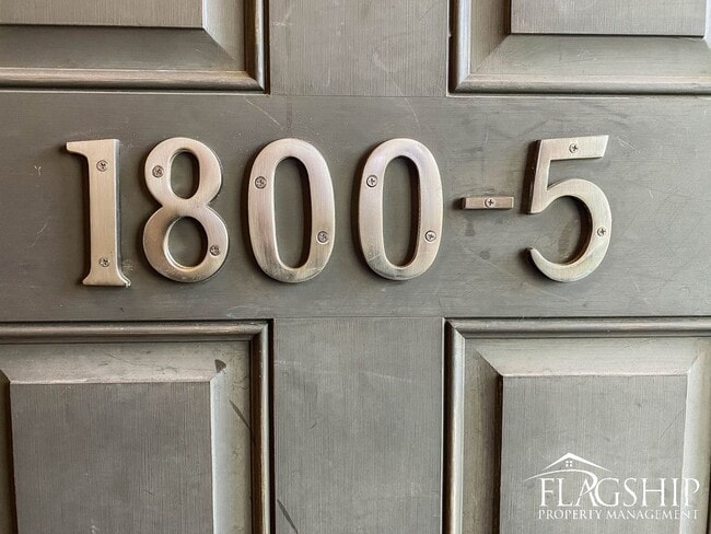 Building Photo - Gorgeous Townhouse in Grey Fox Run