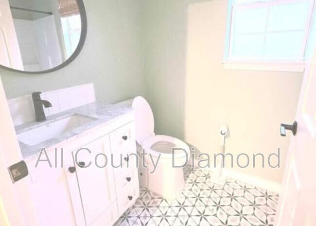 Building Photo - 126 Covington St