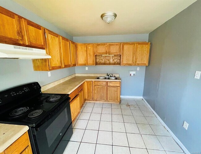 Building Photo - 1653 N Yarbrough Ct