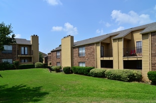 Building Photo - Woodbridge Crossing Apartments