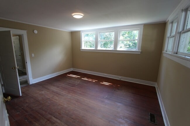 Building Photo - 9 W Roy St