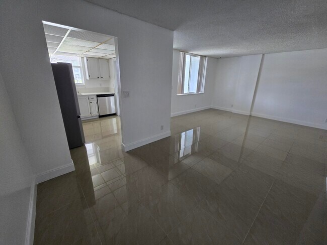 Building Photo - 104 Paradise Harbour Blvd