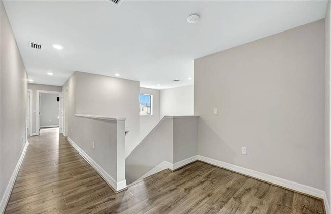 Building Photo - 7265 Wilton Dr N