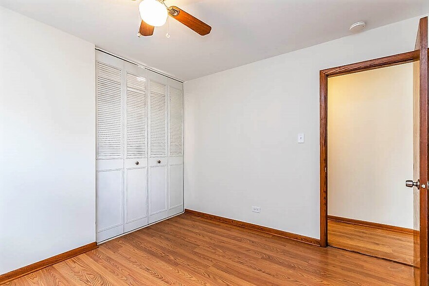 Building Photo - 5752 W Park Ave