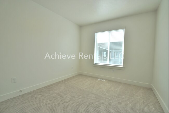 Building Photo - 554 S 1225 W
