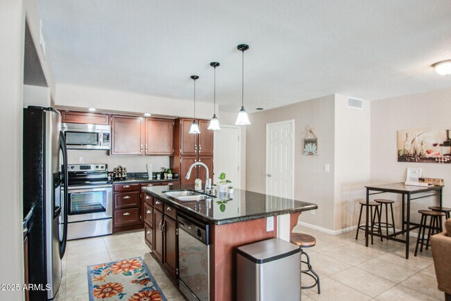 Building Photo - 6832 W Morrow Dr