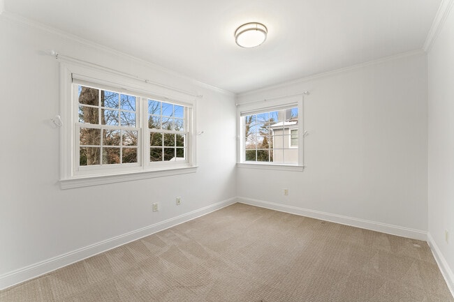 Building Photo - 14 Wakefield Rd