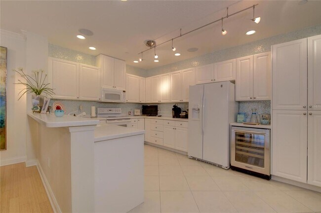 Building Photo - 505 Mandalay Ave