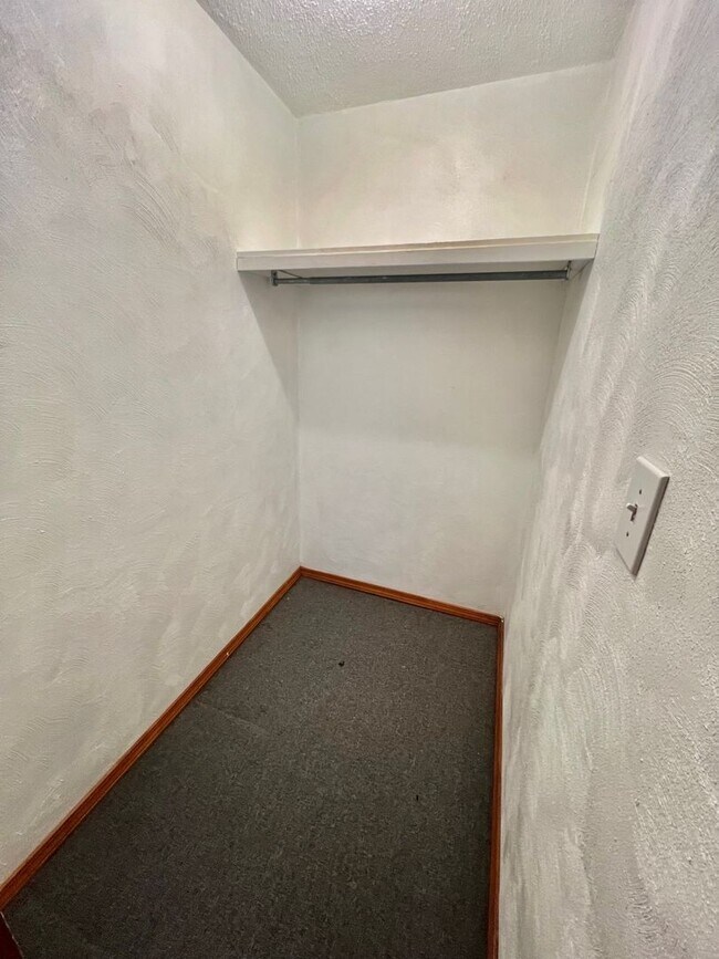Building Photo - 209 E Wynoka St