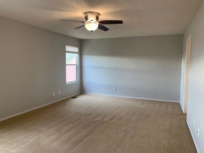 Building Photo - Magnificent 4 Bedroom, 2.5 Bath in Rio Rancho!