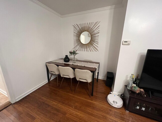 Building Photo - 11 Beverly Pl