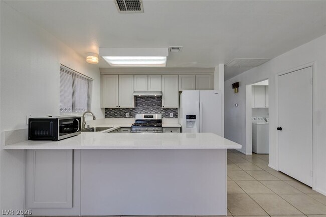 Building Photo - 5847 Alcott Ave