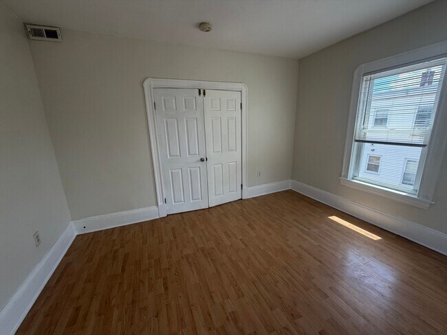 Building Photo - 287 3rd St