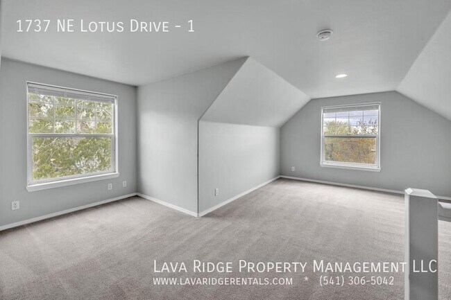 Building Photo - 1737 NE Lotus Dr