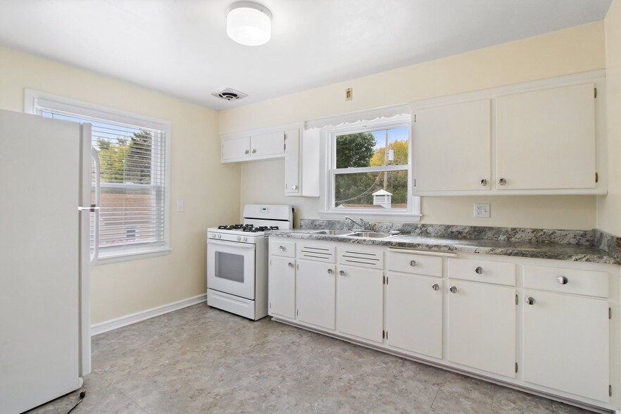 Kitchen - 2637 S 51st St