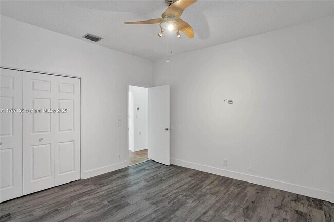 Building Photo - 16610 Royal Poinciana Ct