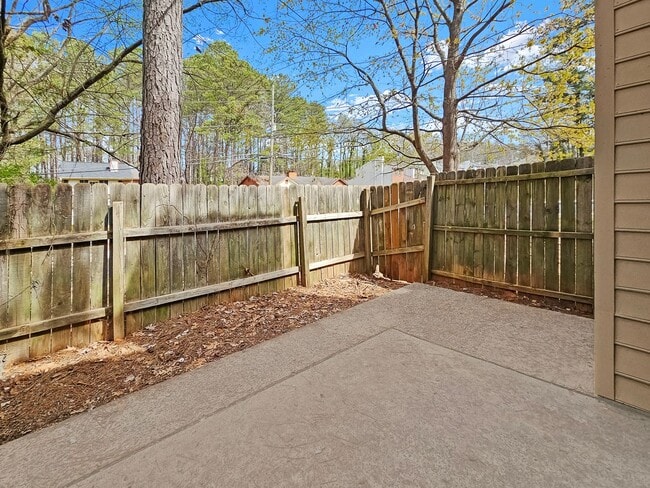 Building Photo - Recently Updated 2/2.5 Flat in Duplex Building - Housing Vouchers Accepted