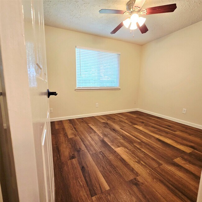 Building Photo - 3722 Westheimer Pl Dr