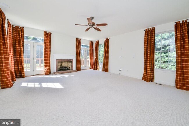 Building Photo - 855 Charwhit Ct