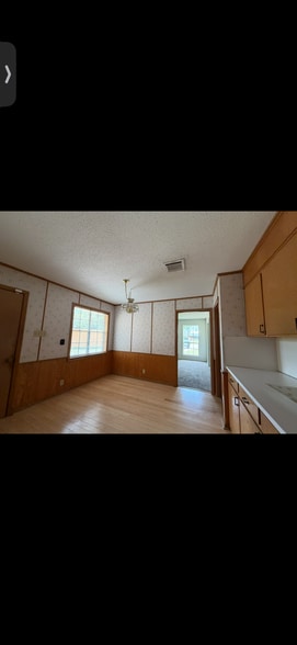 Building Photo - 2102 Elmwood Dr