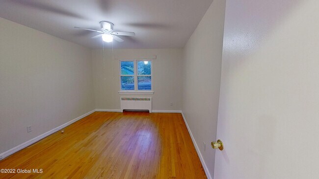 Building Photo - 31 Parkwood St