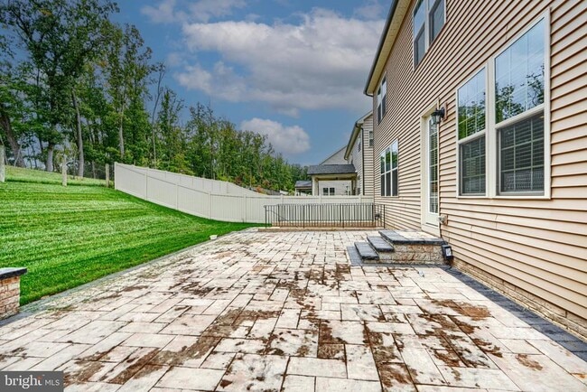 Building Photo - 7123 Starmount Ct